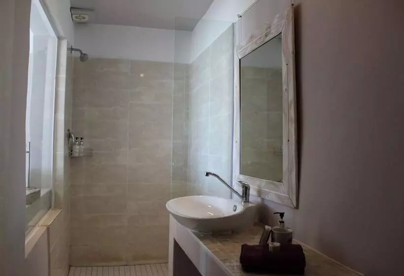 Majatalo Absolute Beach