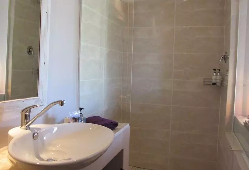 Majatalo Absolute Beach