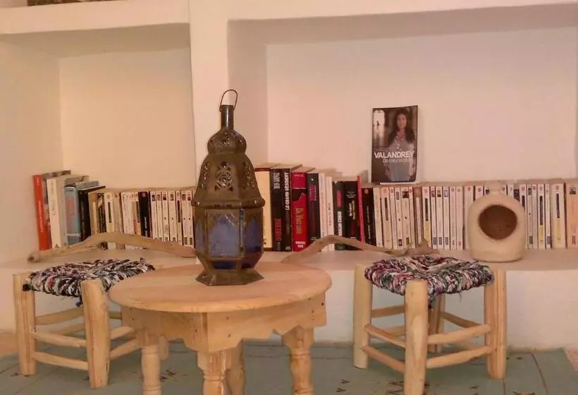 Majatalo Au Bord De L Eau