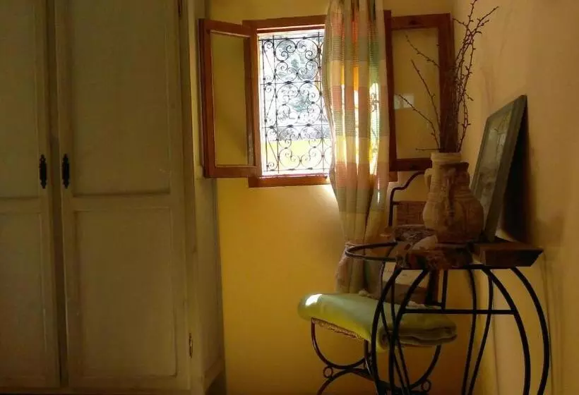 Majatalo Au Bord De L Eau