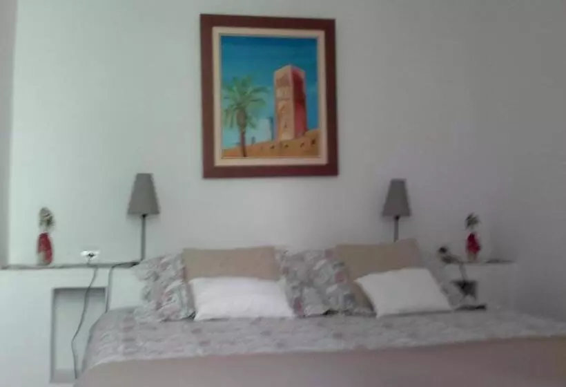 Majatalo Au Bord De L Eau