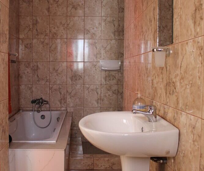 Pension Mohlongwafatshe Guest House