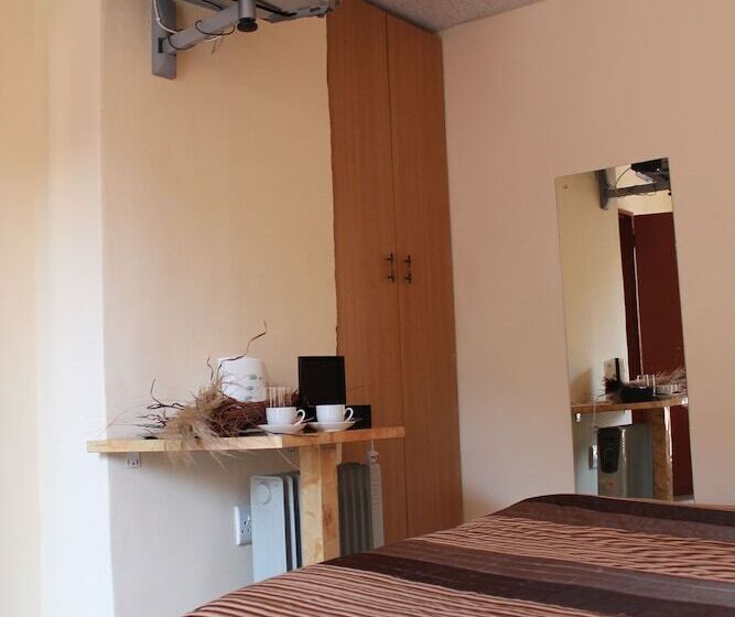 Pension Mohlongwafatshe Guest House