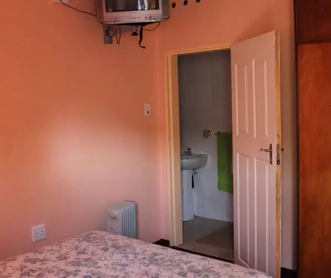 ペンション Mohlongwafatshe Guest House