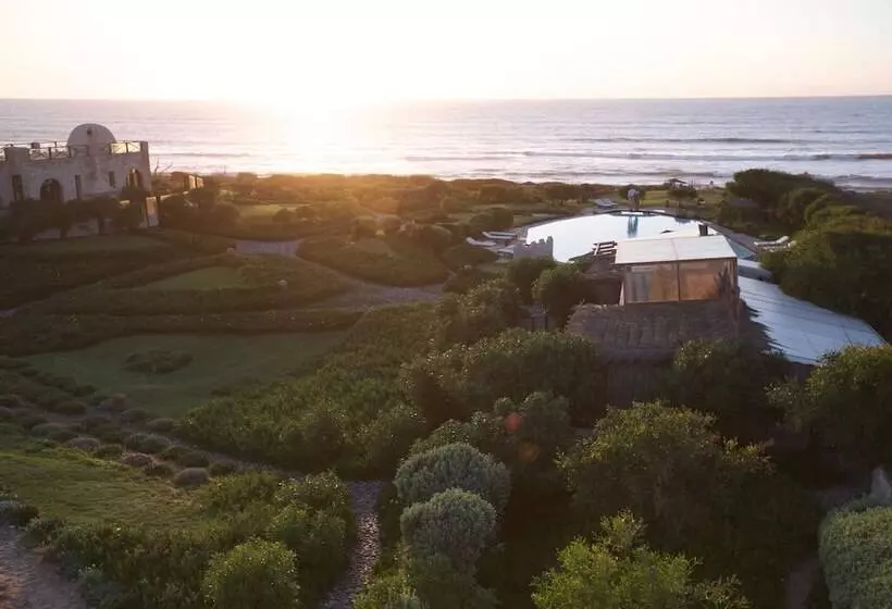 Hotelli Dar Danse The Bubble On The Beach