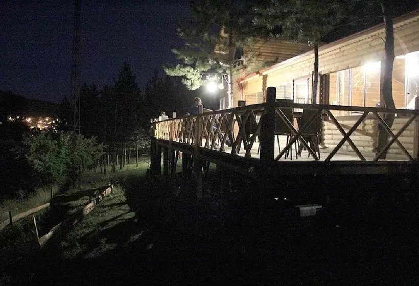 Hotelli Mengen Cam Pinari Doga Evleri & Restaurant