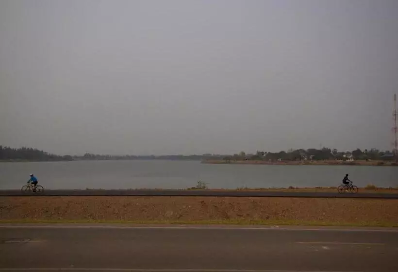 ホテル Ratchapreuk Resort