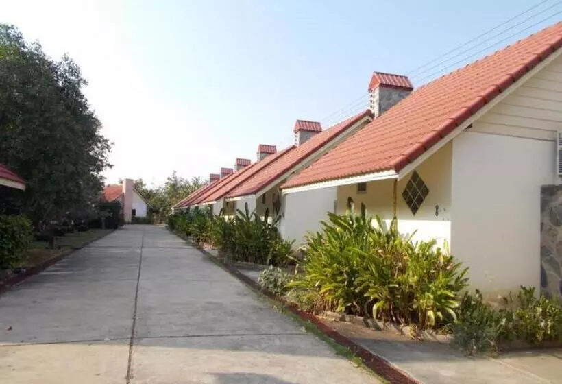 ホテル Ratchapreuk Resort