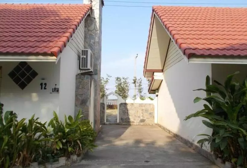 ホテル Ratchapreuk Resort