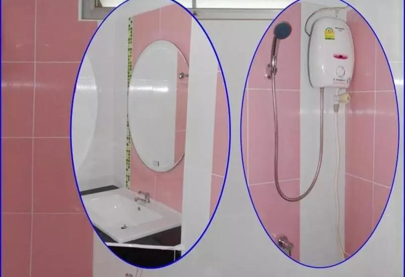 ホテル Ratchapreuk Resort