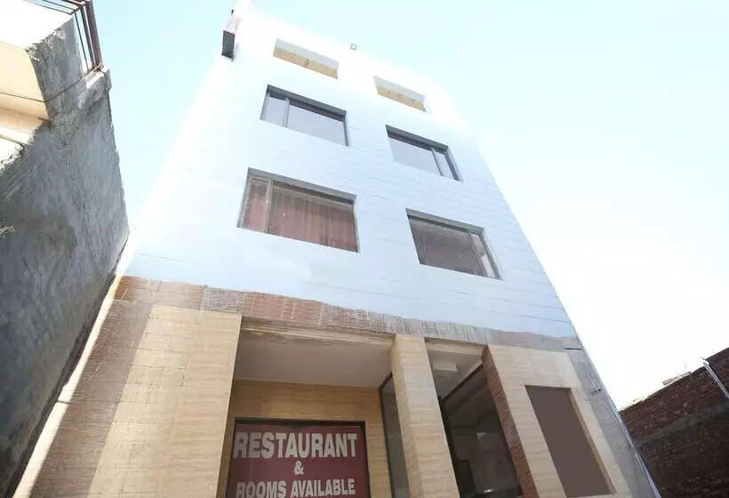 Hotelli Skydeep By Oyo Rooms