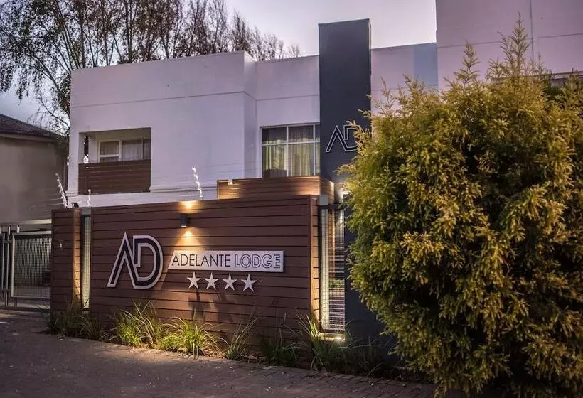 ペンション Adelante Lodge