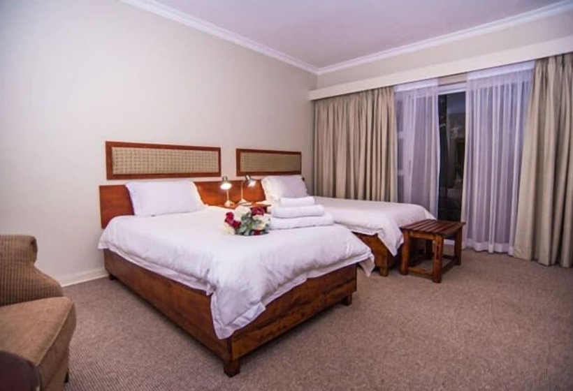 פנסיון Adelante Lodge