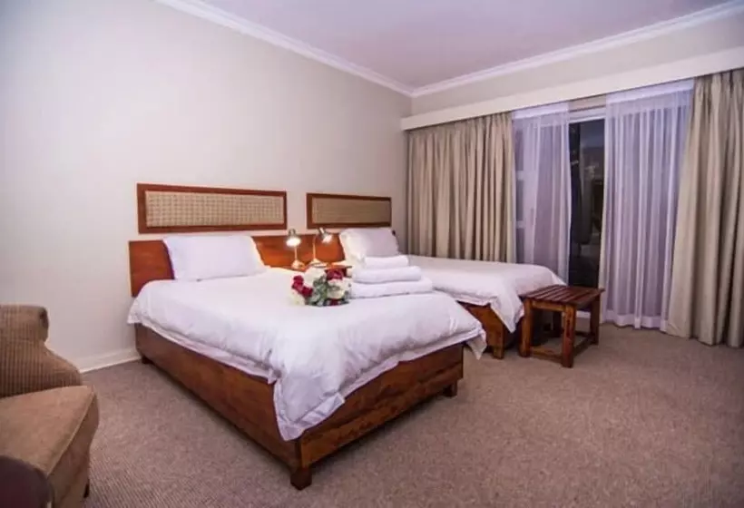 ペンション Adelante Lodge