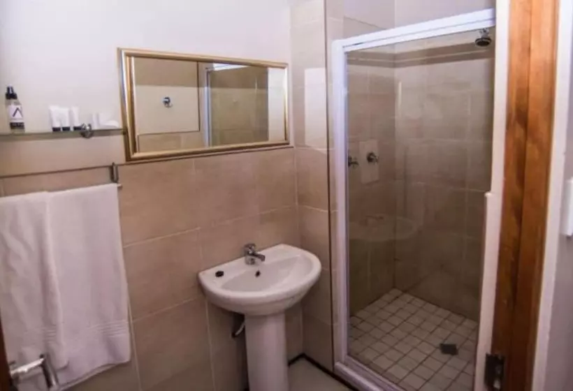 ペンション Adelante Lodge