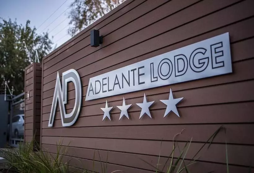 ペンション Adelante Lodge