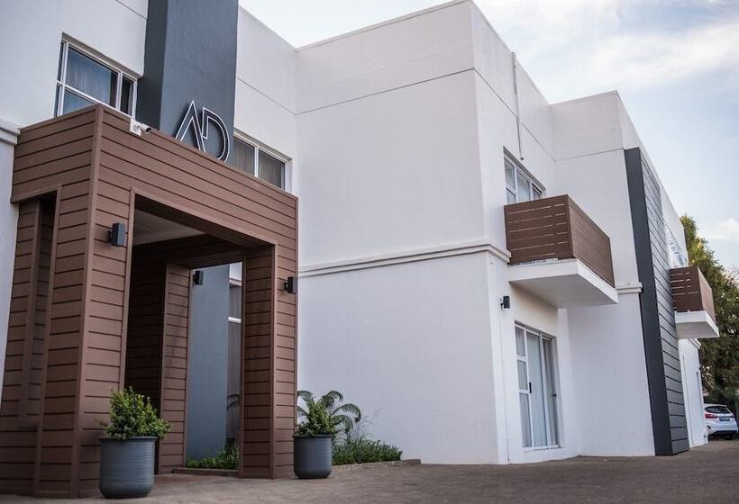 פנסיון Adelante Lodge