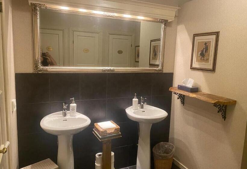 פנסיון J A Ranch Bed & Breakfast