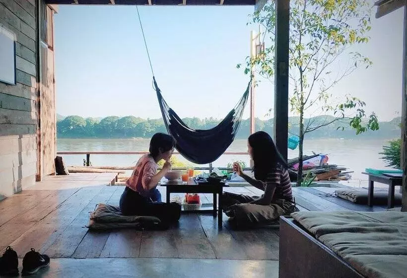 پانسیون Suneta Hostel Chiangkhan