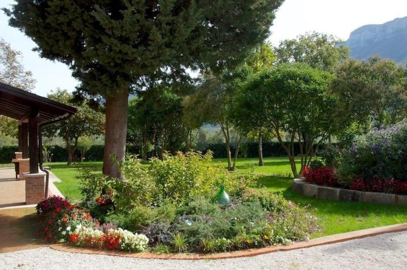 Tenuta Mandia Agriturismo La Tavernola