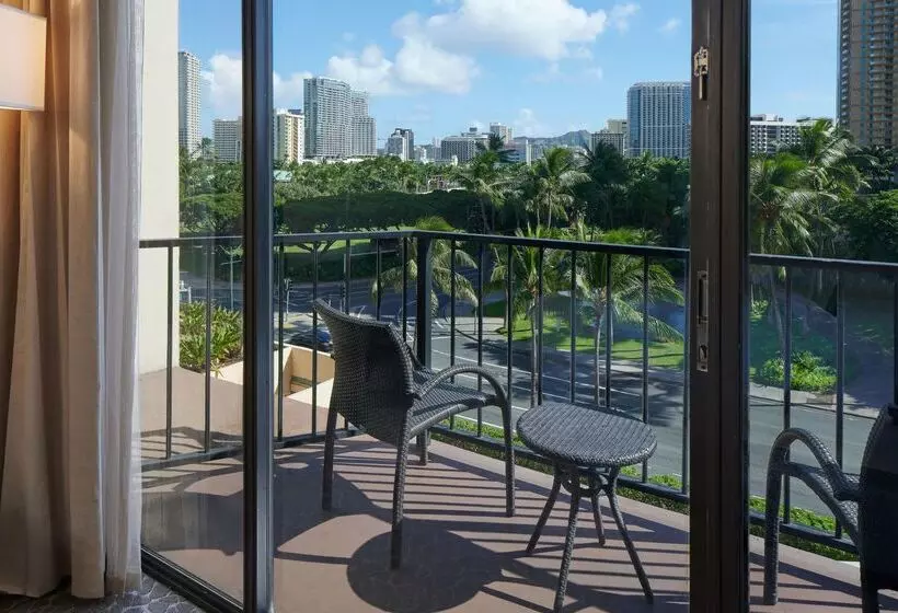 هتل Aqua Palms Waikiki