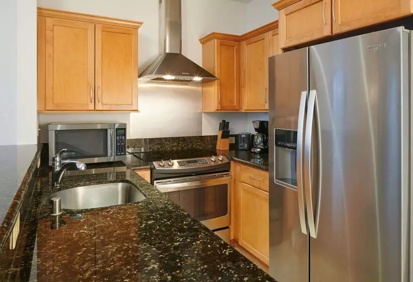 هتل Aqua Palms Waikiki