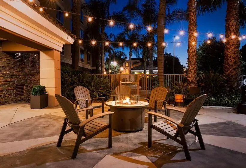 Отель Best Western Ontario Mills Mall