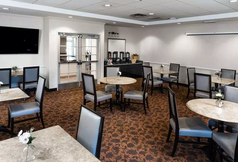 Отель Best Western Ontario Mills Mall