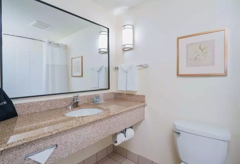 Отель Best Western Ontario Mills Mall