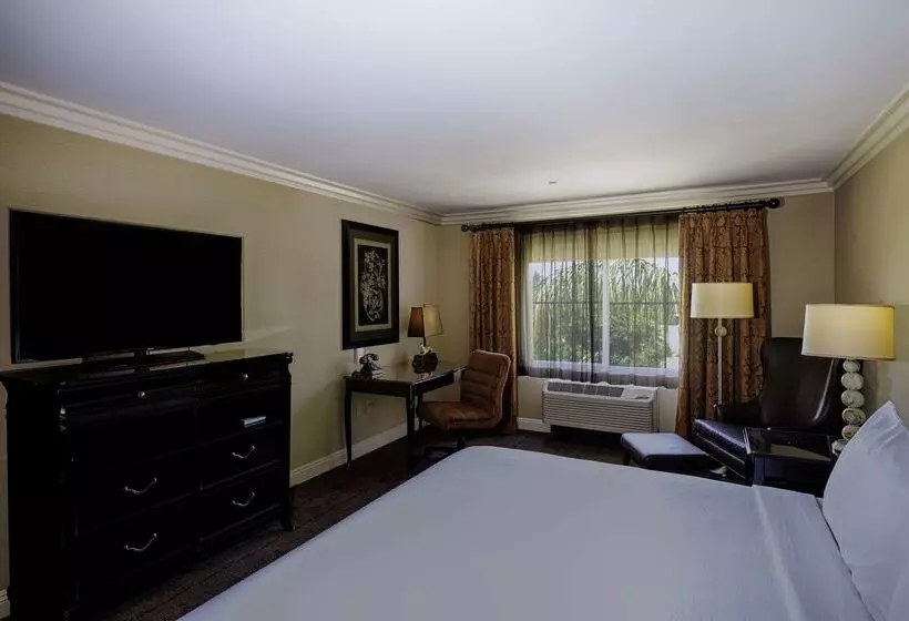 Отель Best Western Ontario Mills Mall