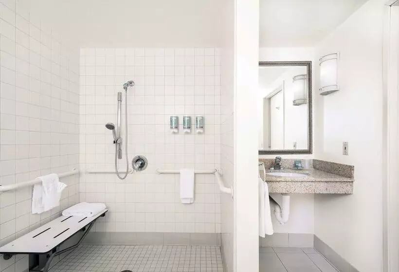 Отель Best Western Ontario Mills Mall