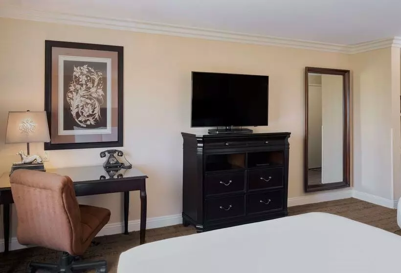 Отель Best Western Ontario Mills Mall