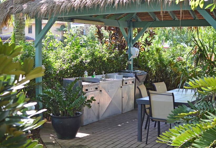 Отель Cairns Beach Resort