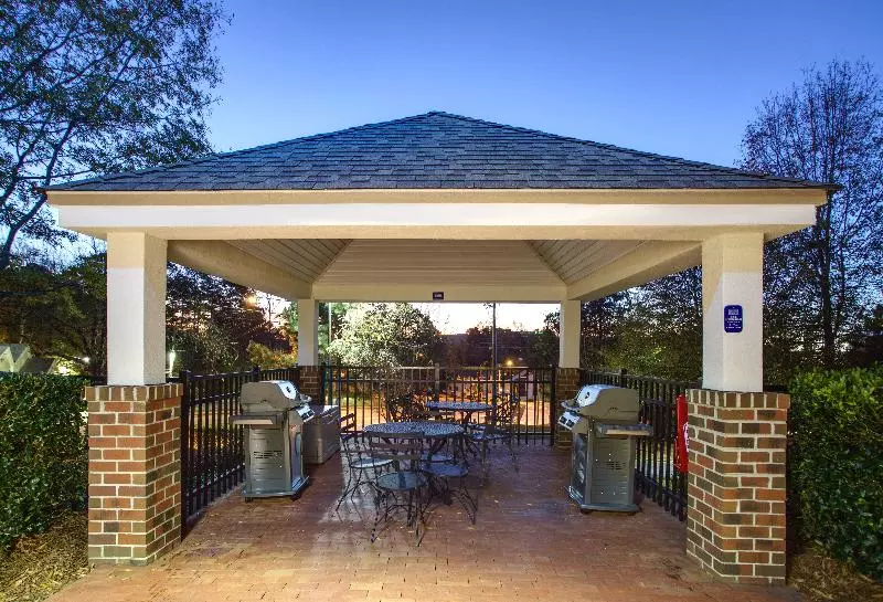 هتل Candlewood Suites Raleigh Crabtree, An Ihg