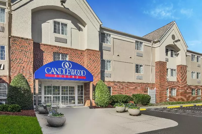 هتل Candlewood Suites Raleigh Crabtree, An Ihg
