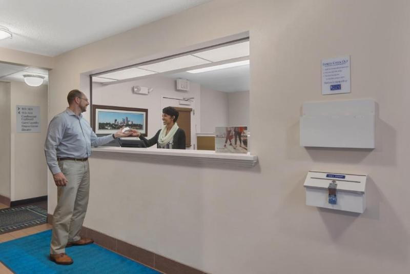 Otel Candlewood Suites Raleigh Crabtree, An Ihg