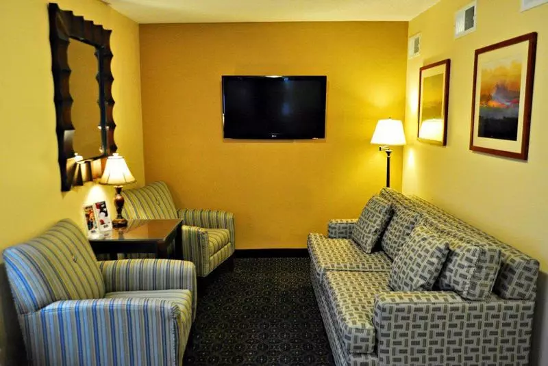 هتل Candlewood Suites Raleigh Crabtree, An Ihg