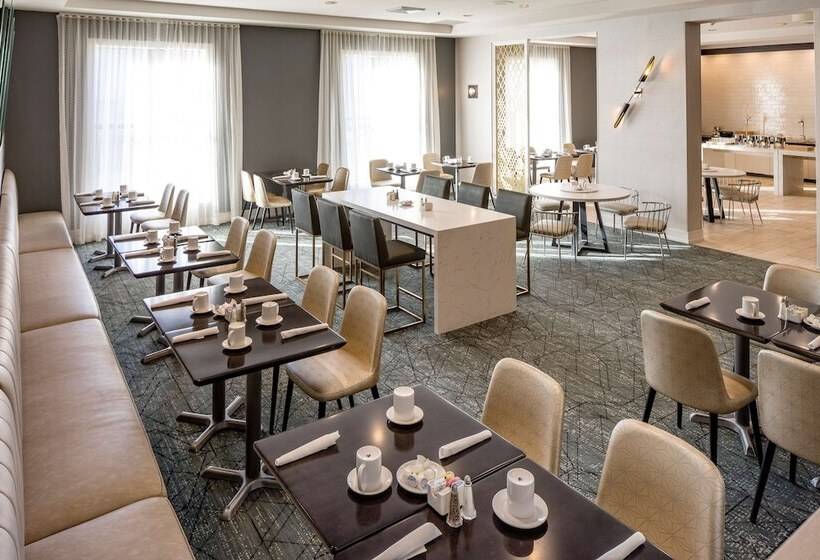 هتل Doubletree By Hilton Boston Logan Airport Chelsea