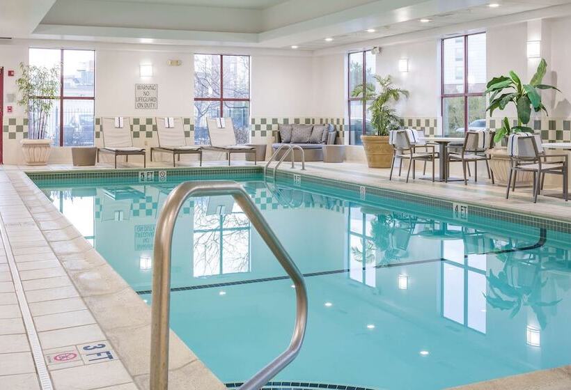 هتل Doubletree By Hilton Boston Logan Airport Chelsea