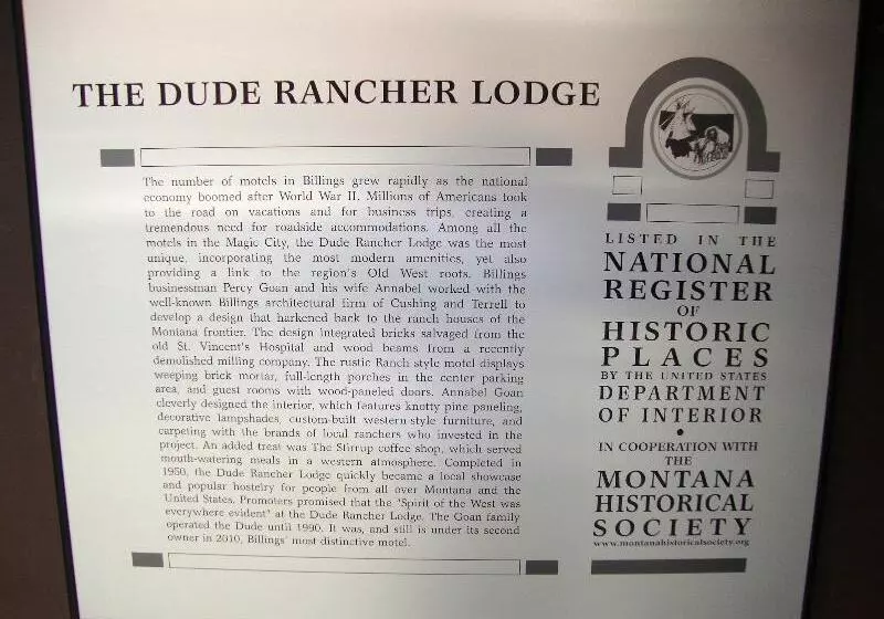 هتل Dude Rancher Lodge