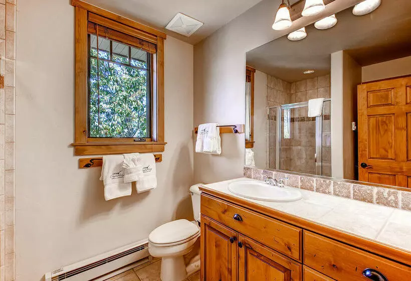 בית מלון כפרי Eagleridge Lodge 204