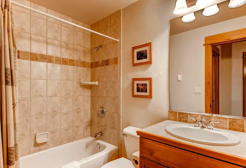 בית מלון כפרי Eagleridge Lodge 204