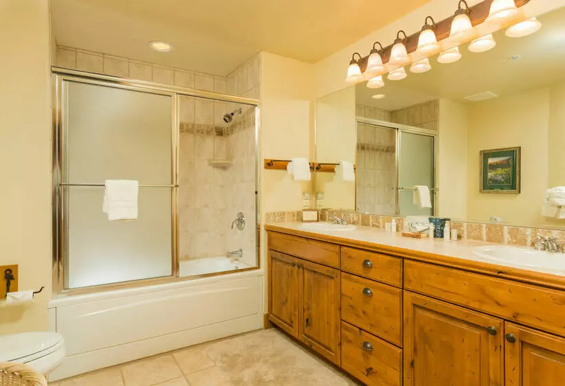 בית מלון כפרי Eagleridge Lodge 204