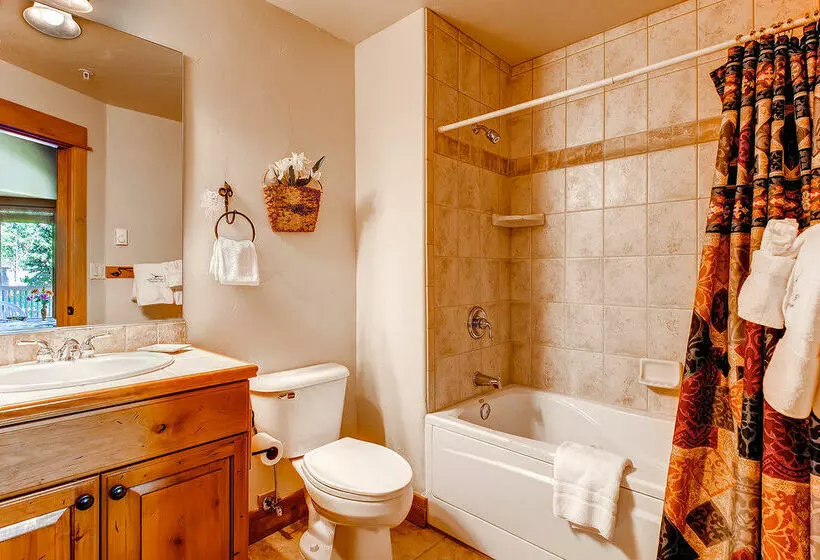 בית מלון כפרי Eagleridge Lodge 204