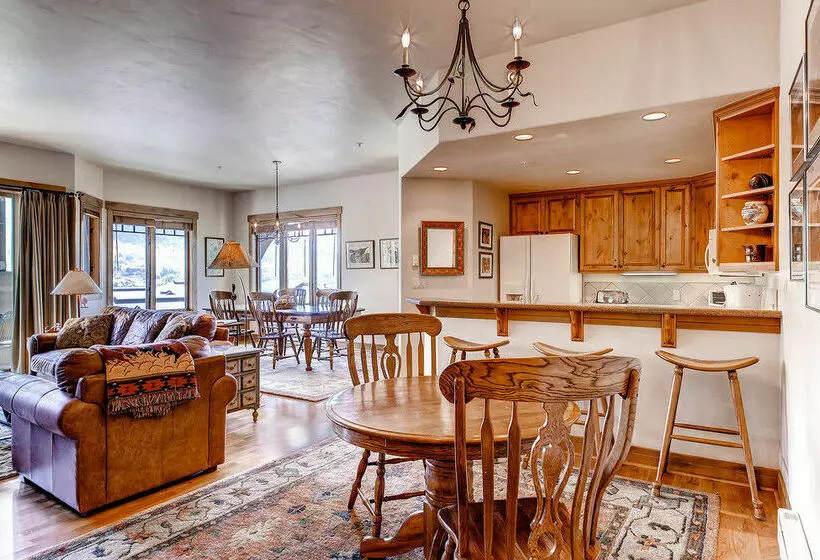 בית מלון כפרי Eagleridge Lodge 204