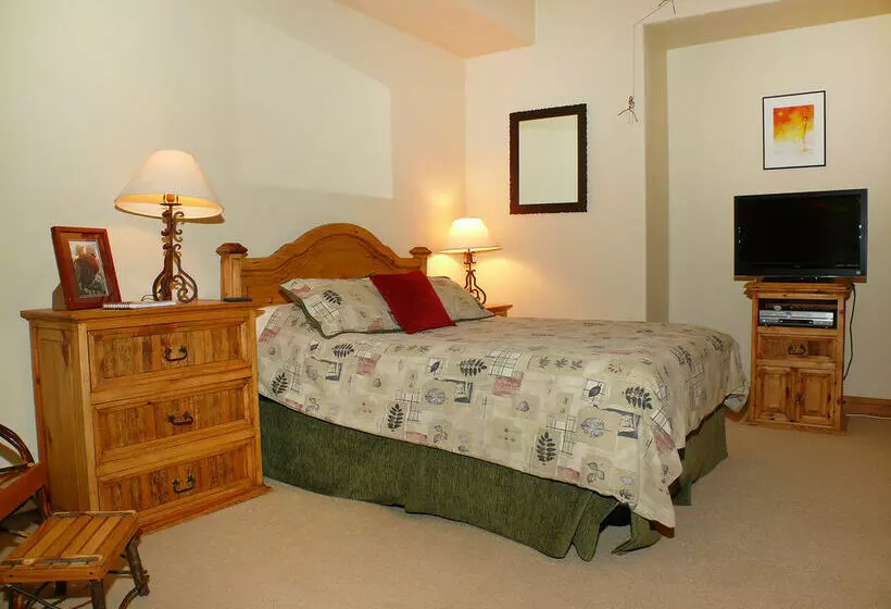 בית מלון כפרי Eagleridge Lodge 204