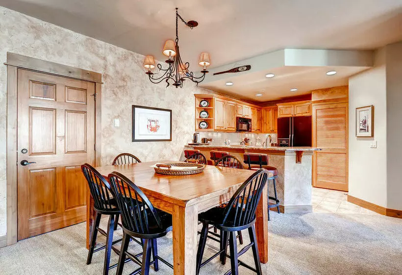 בית מלון כפרי Eagleridge Lodge 204