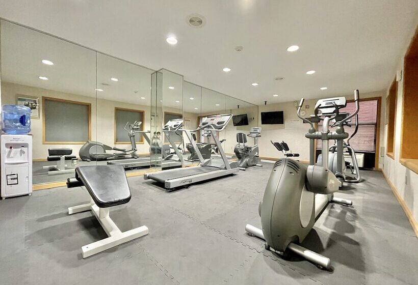 فندق Fairbridge Inn & Suites Fort Wayne