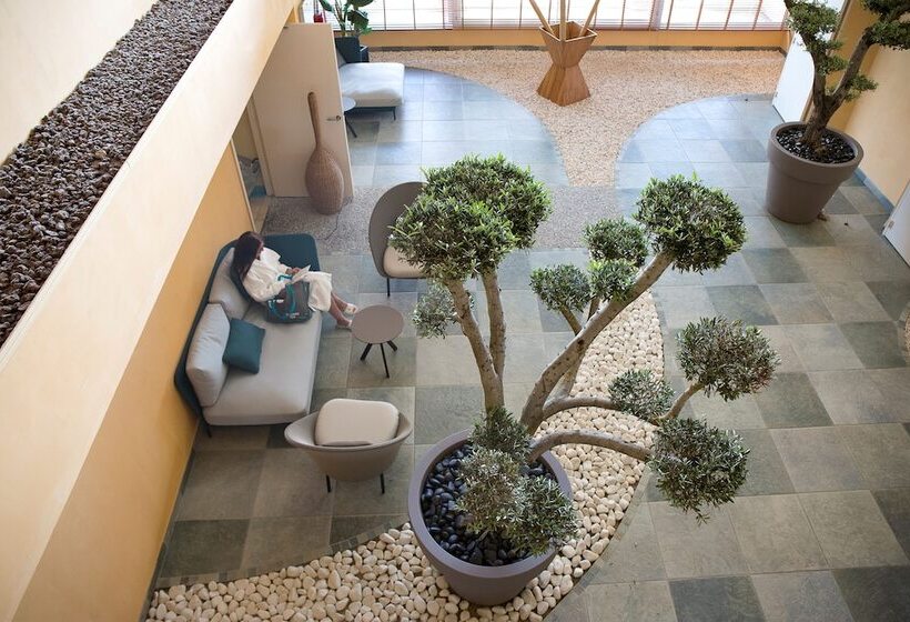 هتل Grand Hôtel Les Flamants Roses Thalasso & Spa