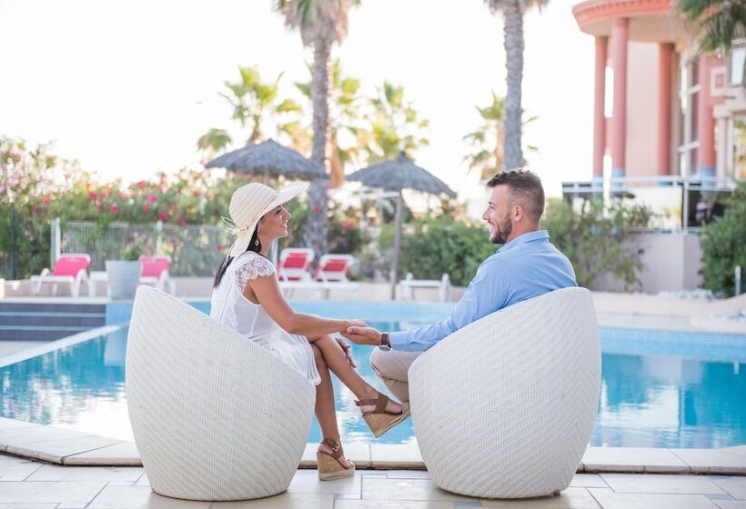 هتل Grand Hôtel Les Flamants Roses Thalasso & Spa